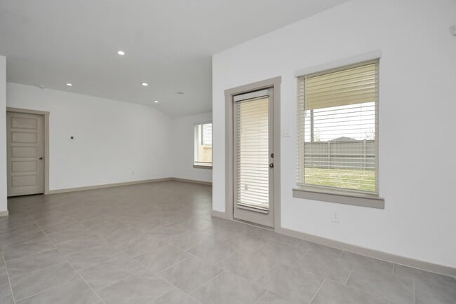 Building Photo - 7731 Suffolk Vly Ln