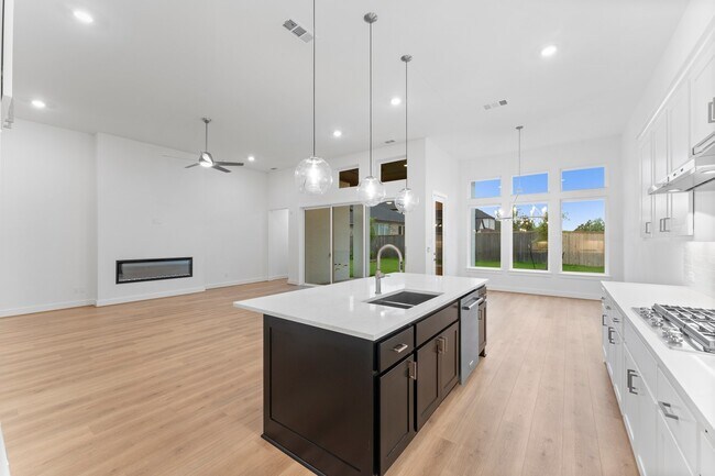 Building Photo - 26915 Longwood Ledge Ln