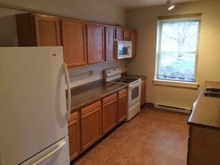 Building Photo - 324 S Highland Ave