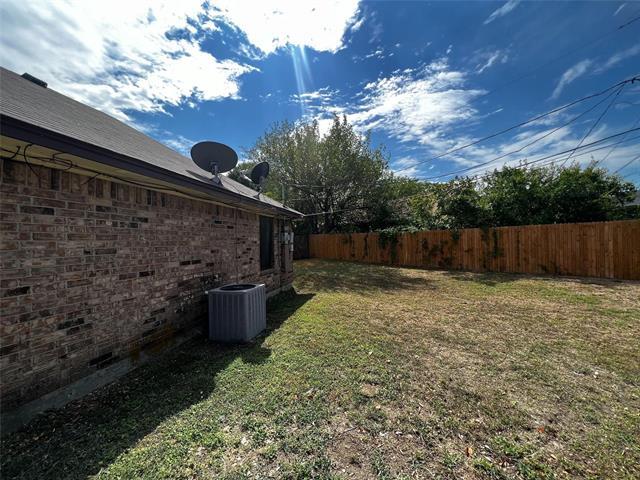 Building Photo - 6300 Brookcrest Dr