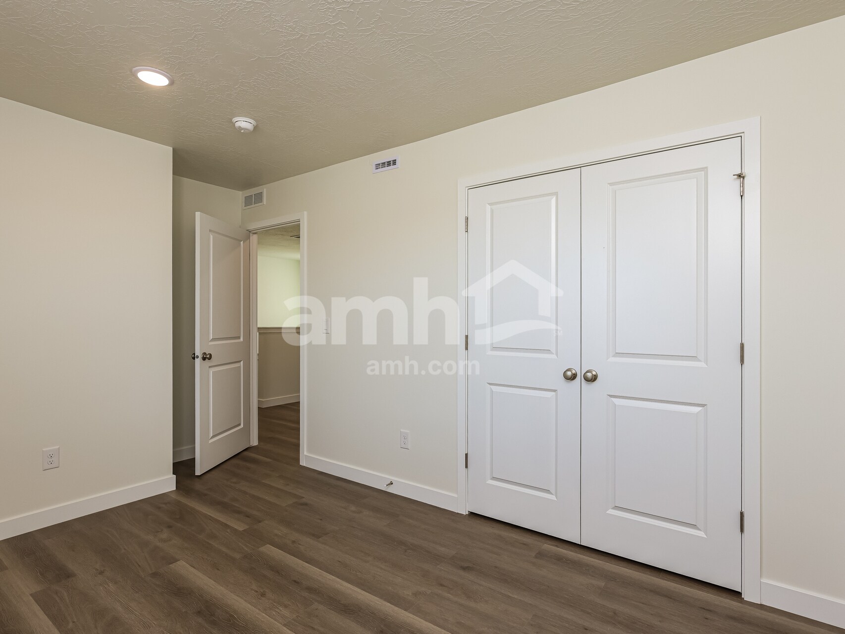 Building Photo - 1384 W Mahogany St