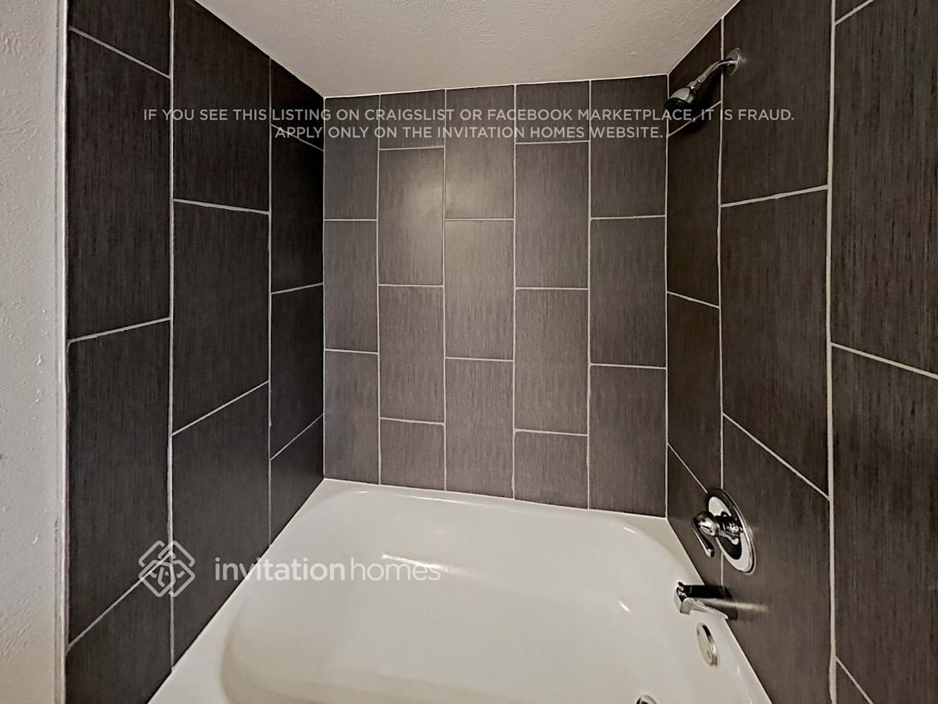 Building Photo - 5940 S Oak Way