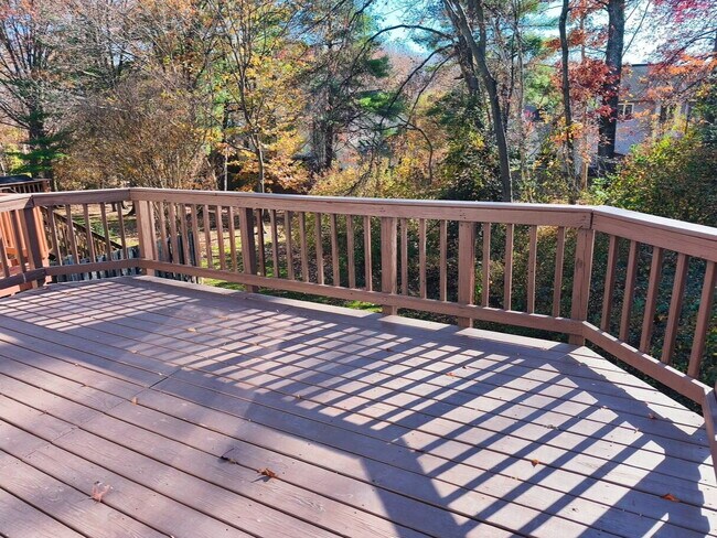 Building Photo - Charming Fair Woods Townhome Awaits