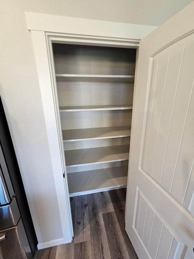 Building Photo - 1400 Dahlia St