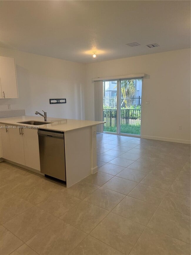 Building Photo - 5145 SW 37th St