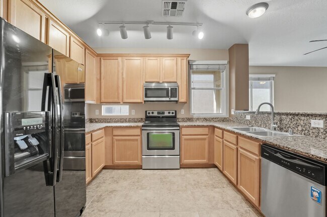 Building Photo - Stunning 3-bedroom, 2.5-bathroom home in t...