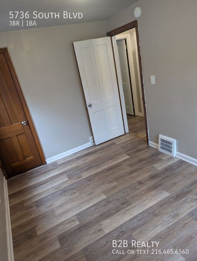 Building Photo - 5736 South Blvd