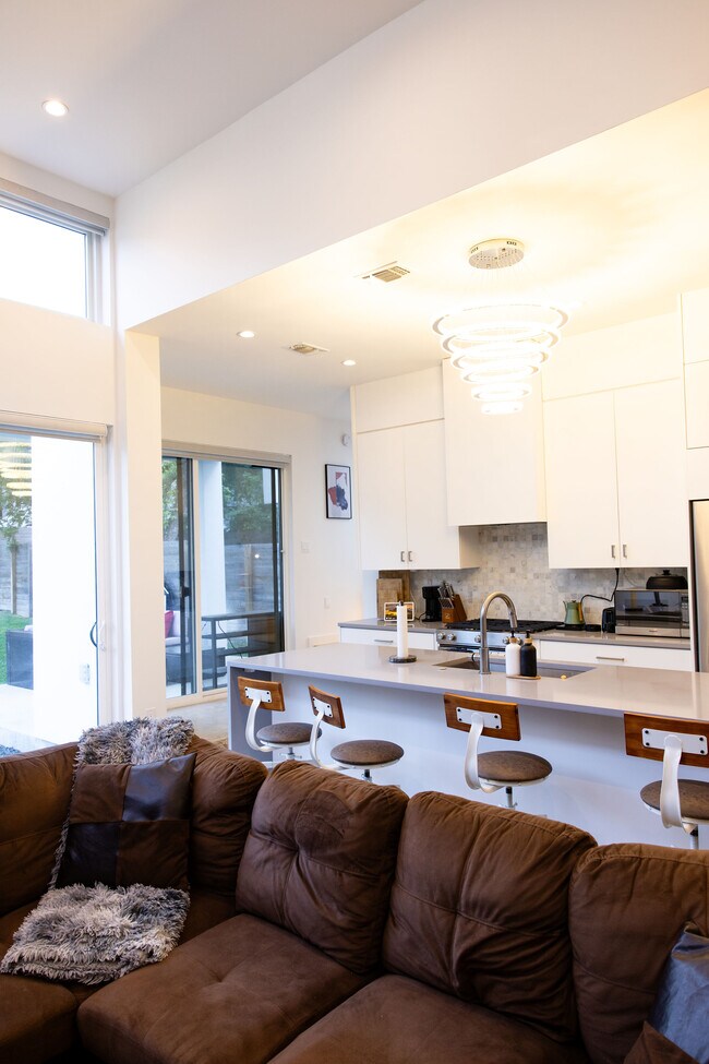 Building Photo - 507 S Park Dr