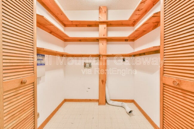 Building Photo - 495 Washboard Rd