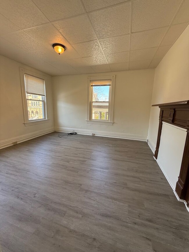 Building Photo - 305 Marguerite Ave