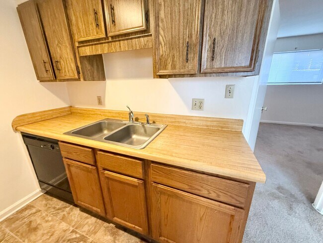 Building Photo - ** Rent ready 1/2 OFF 1st month!!! 1 bedroom near military base