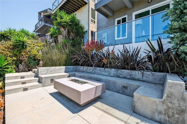 Building Photo - 865 Quivera St