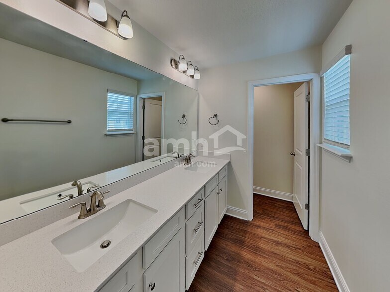 Building Photo - 6065 Little Blf Cir