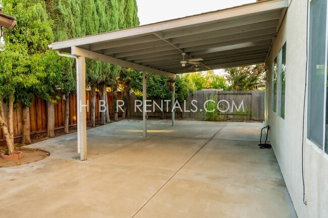 Building Photo - Charming 4 Bed, 2.5 Bath Home in Manteca, ...