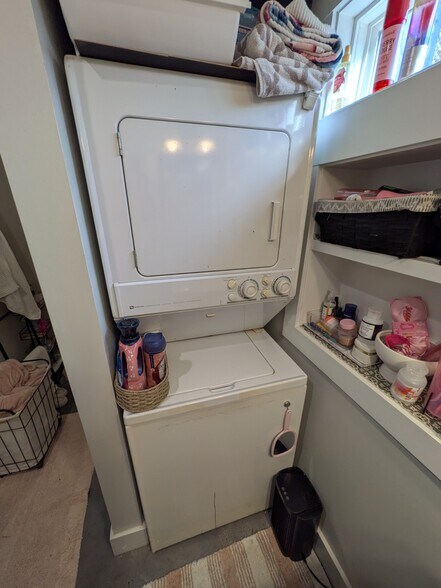 Building Photo - 12 E 54th St