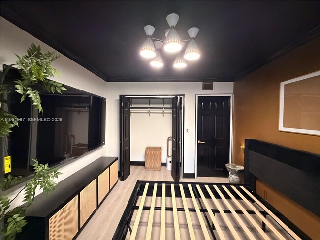 Building Photo - 920 SW 50th Ave