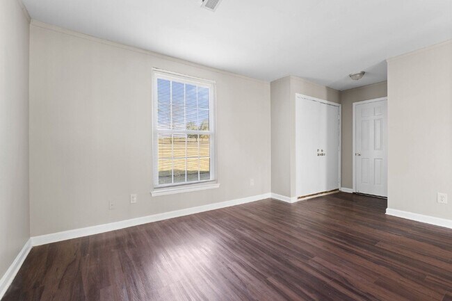 Building Photo - 1301 Neelys Bend Rd