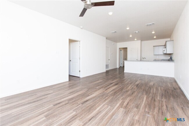 Building Photo - 5815 Betty Lou Dr