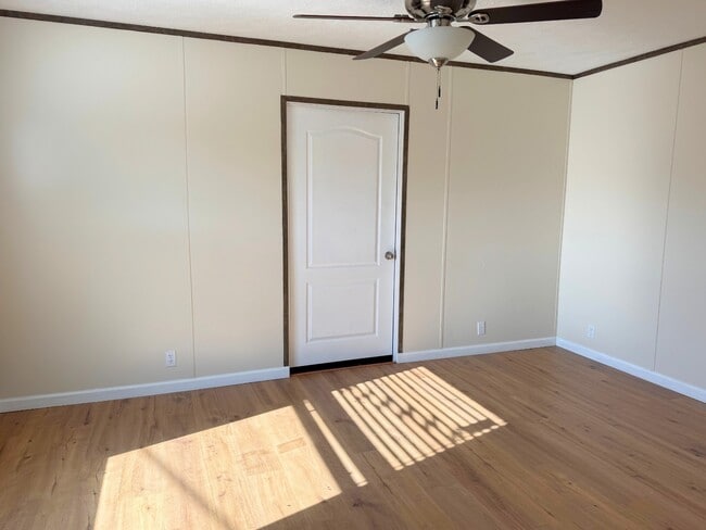 Building Photo - 709 N Power Glide Way