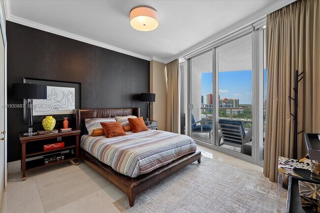 Building Photo - 17121 Collins Ave