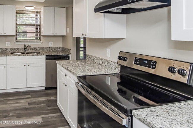 Building Photo - 1711 Barker St NE