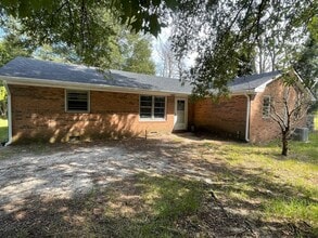 Building Photo - 4 BED, 2 BATH LOCATED IN BISCOE!