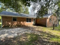 Building Photo - 4 BED, 2 BATH LOCATED IN BISCOE!