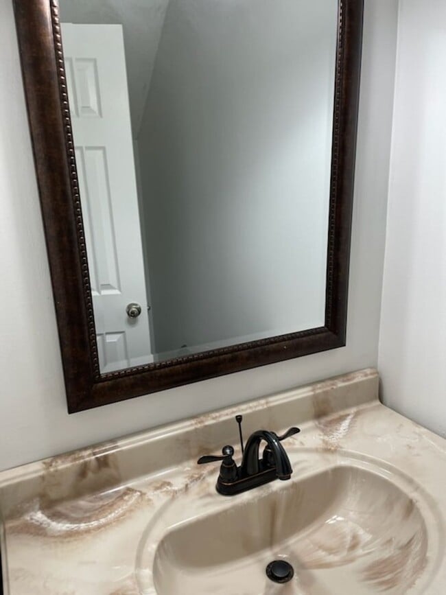 Building Photo - Emmyllie Ct- 130/132