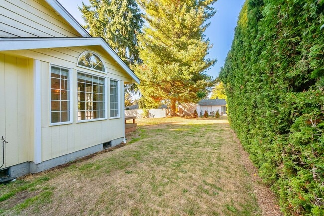 Building Photo - 2bd 2ba luxury duplex