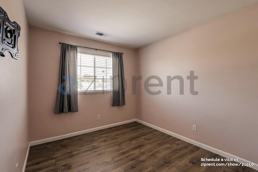 Building Photo - 9404 Lazy Creek Dr