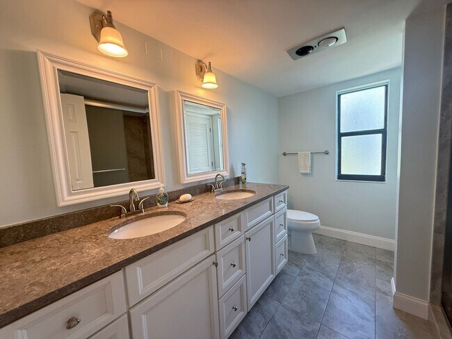 Building Photo - Luxury, furnished seasonal rental, Tequest...