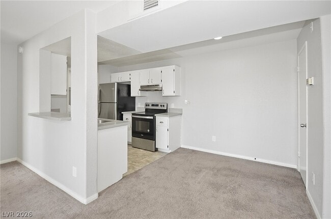 Building Photo - 220 Mission Catalina Ln