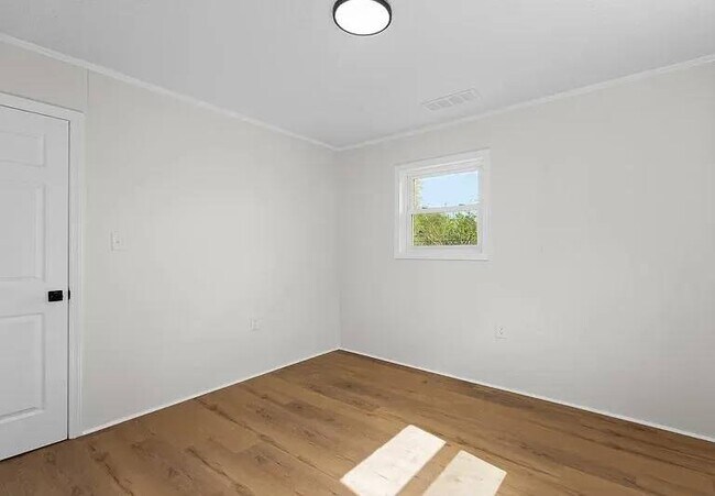 Building Photo - 2308 Elbon Dr