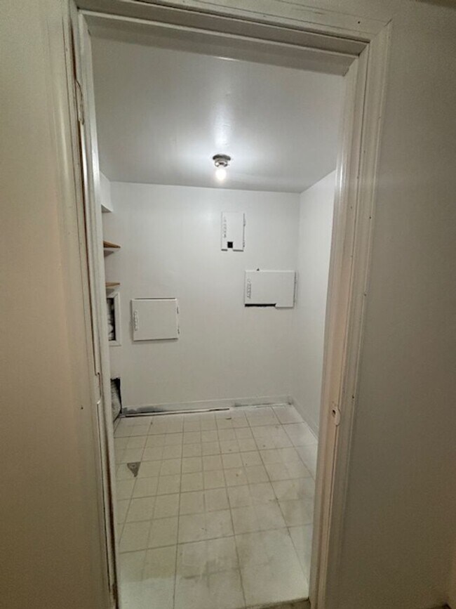 Building Photo - 1204 Clear Ridge Ln