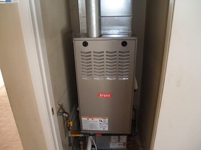 Building Photo - 515 Rolling Hills Ln