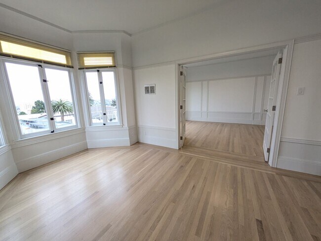 Building Photo - 1119Dol