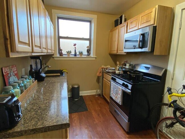 Building Photo - 1 bedroom in Chicago IL 60660