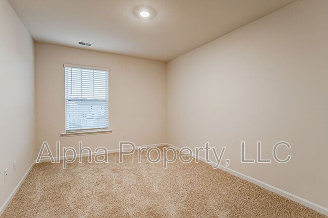 Building Photo - 1210 Murdock Cir