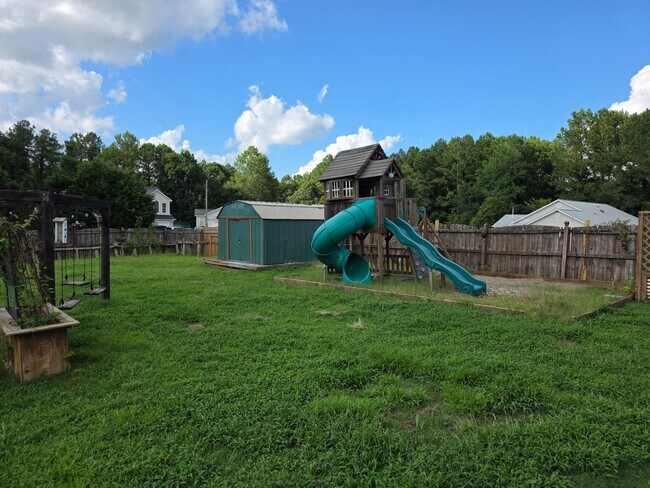 Building Photo - 212 Quarterhorse Lane