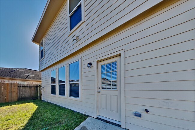 Building Photo - 2411 Lofty Falls Ct