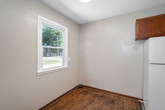 Building Photo - 708 S West Ave