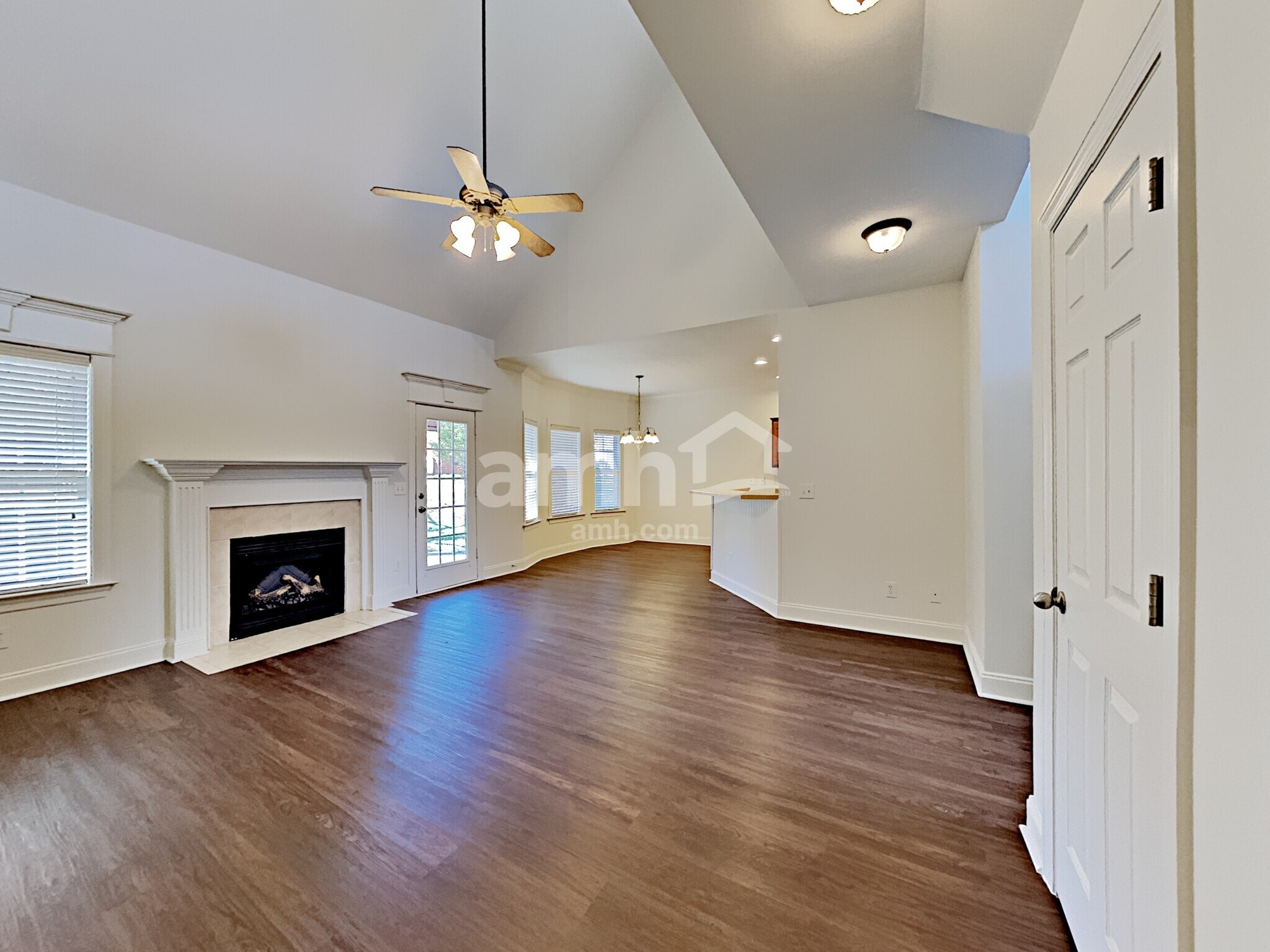 Building Photo - 5125 Macarthur Ave