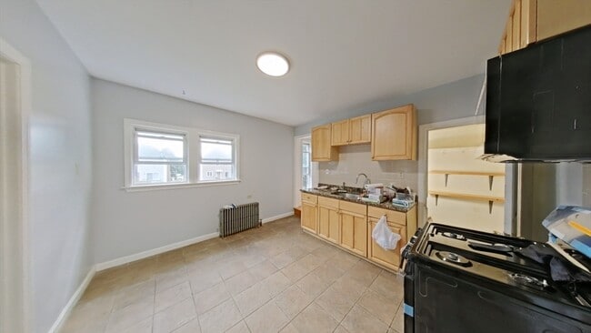 Primary Photo - 24 Kent St