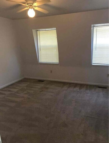 Building Photo - 15 Kingsbridge Ct