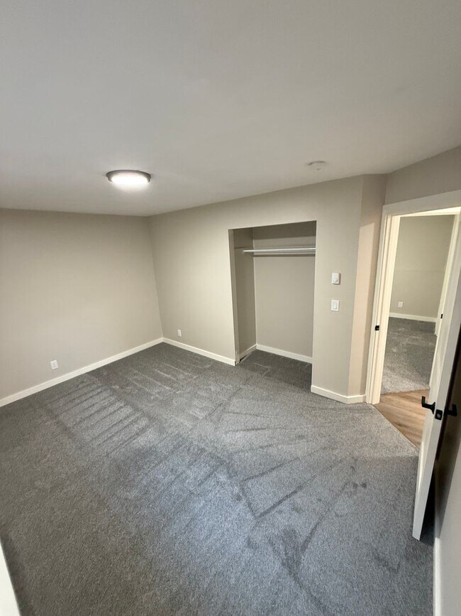 Building Photo - Condo with a Pool