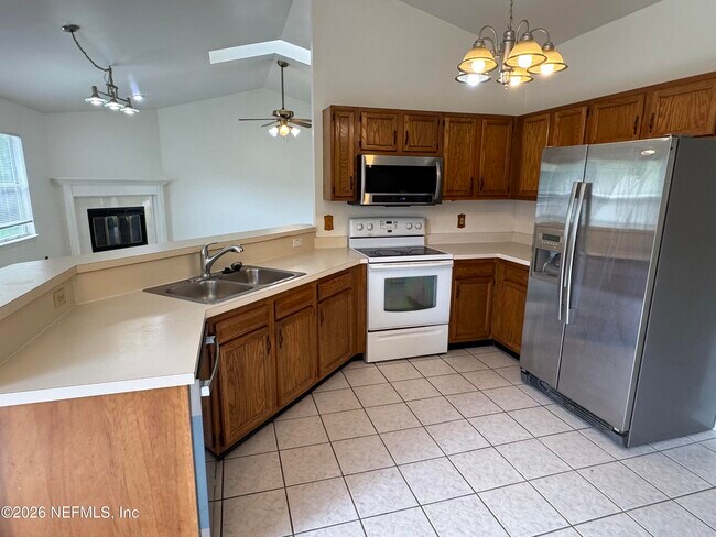 Building Photo - 3915 Station Ct S