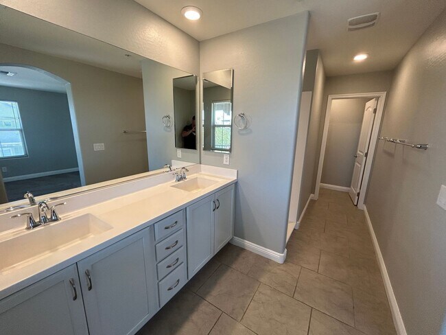 Building Photo - 1704 N 208th Ave