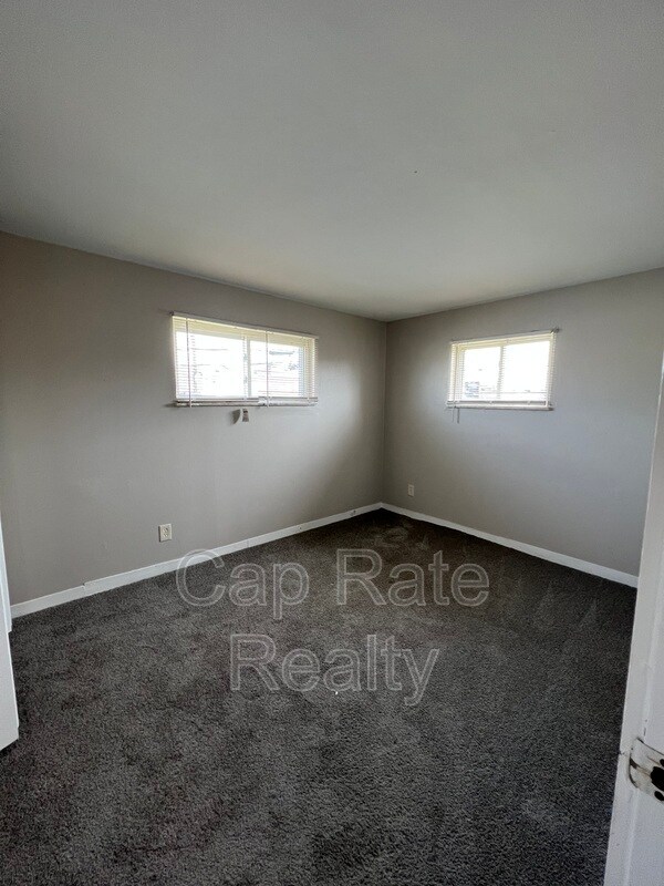 Building Photo - 3632 Cushing Dr