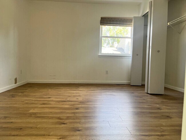 Building Photo - 1891 Vine Way Dr