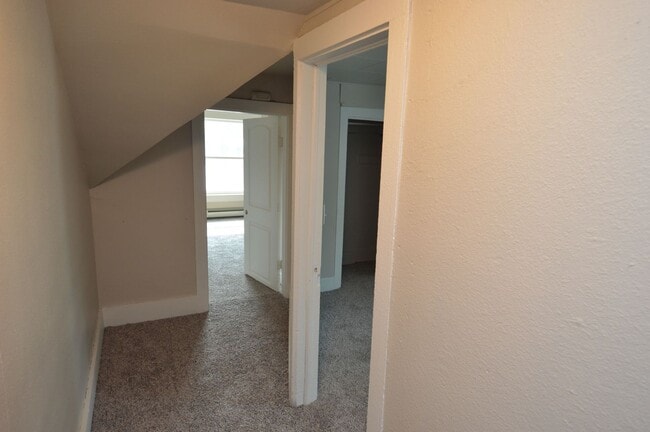 Building Photo - Updated 5 Bedroom House for Rent Near Downtown!